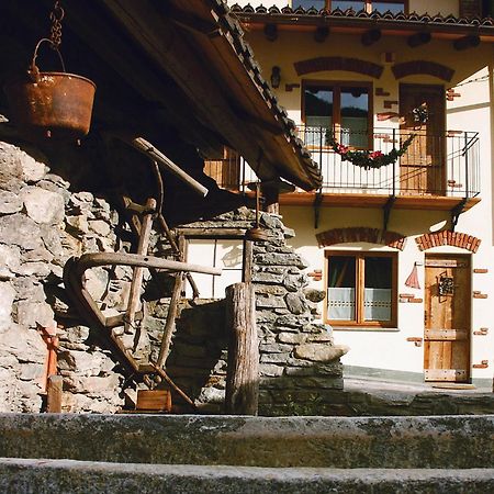 Le Village Montjovet Bagian luar foto