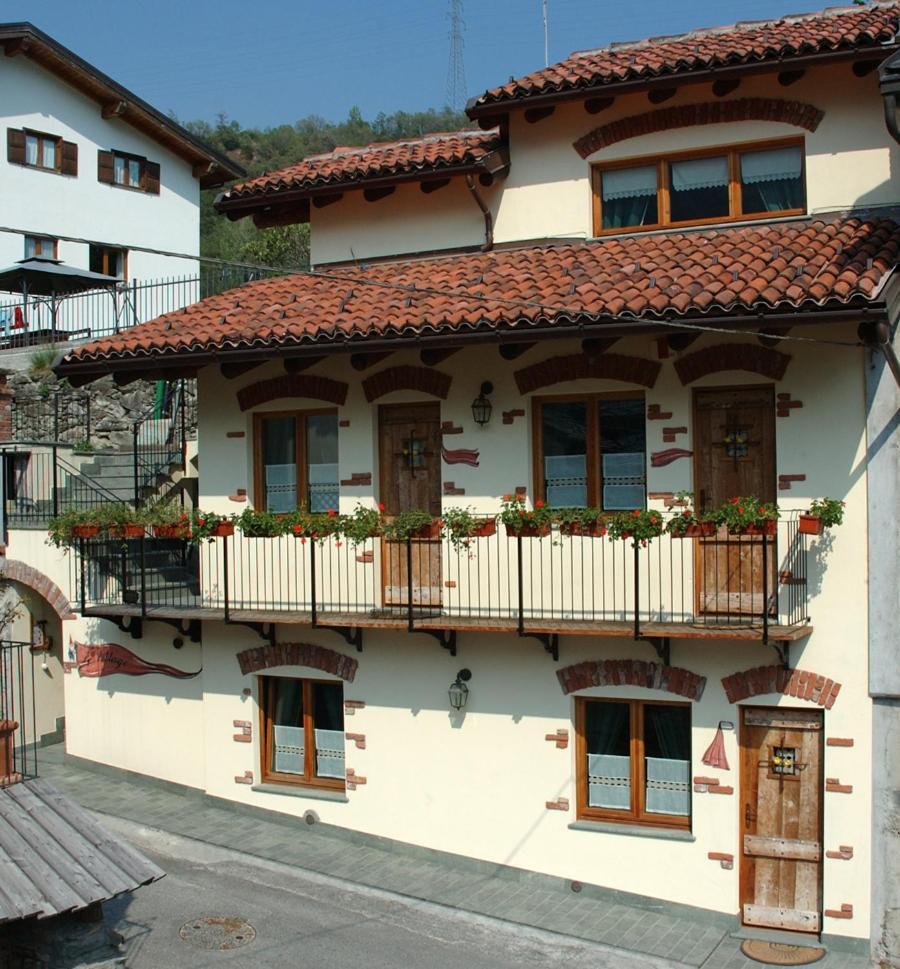 Le Village Montjovet Bagian luar foto