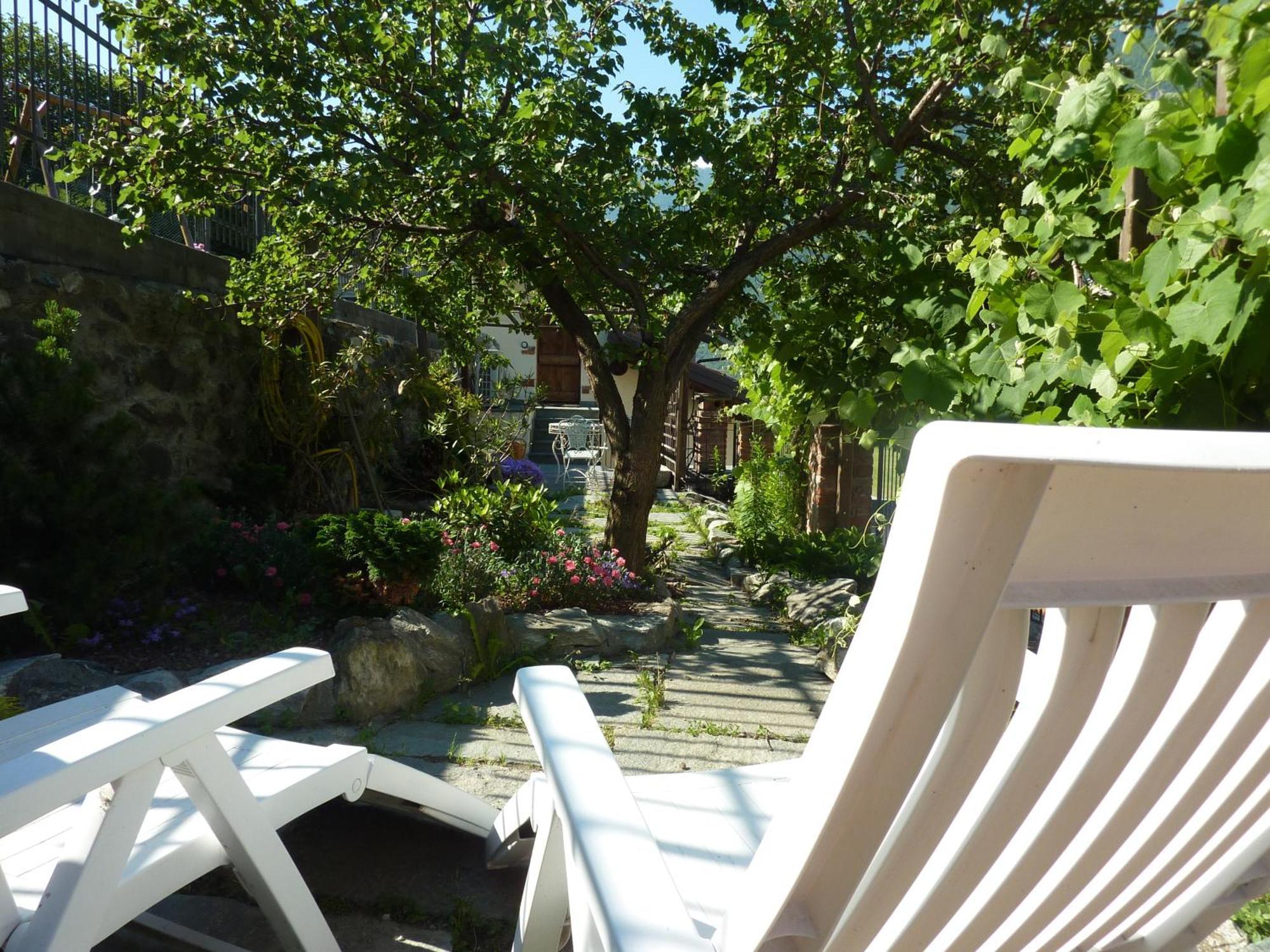 Le Village Montjovet Bagian luar foto